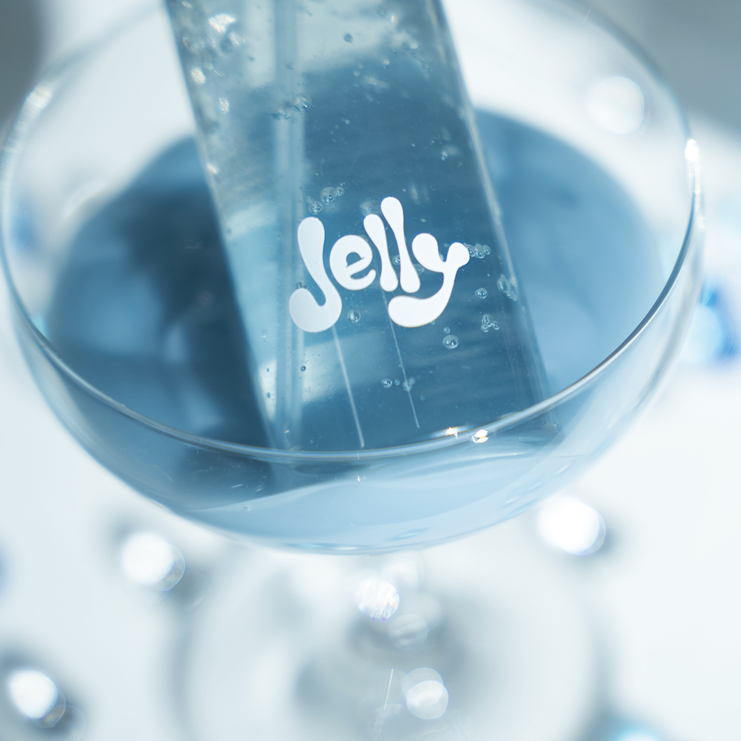 Korean jelly mist from Jellaqua – fine hydrating spray with calming and nourishing ingredients. Beautifulsmile cosmetics UK