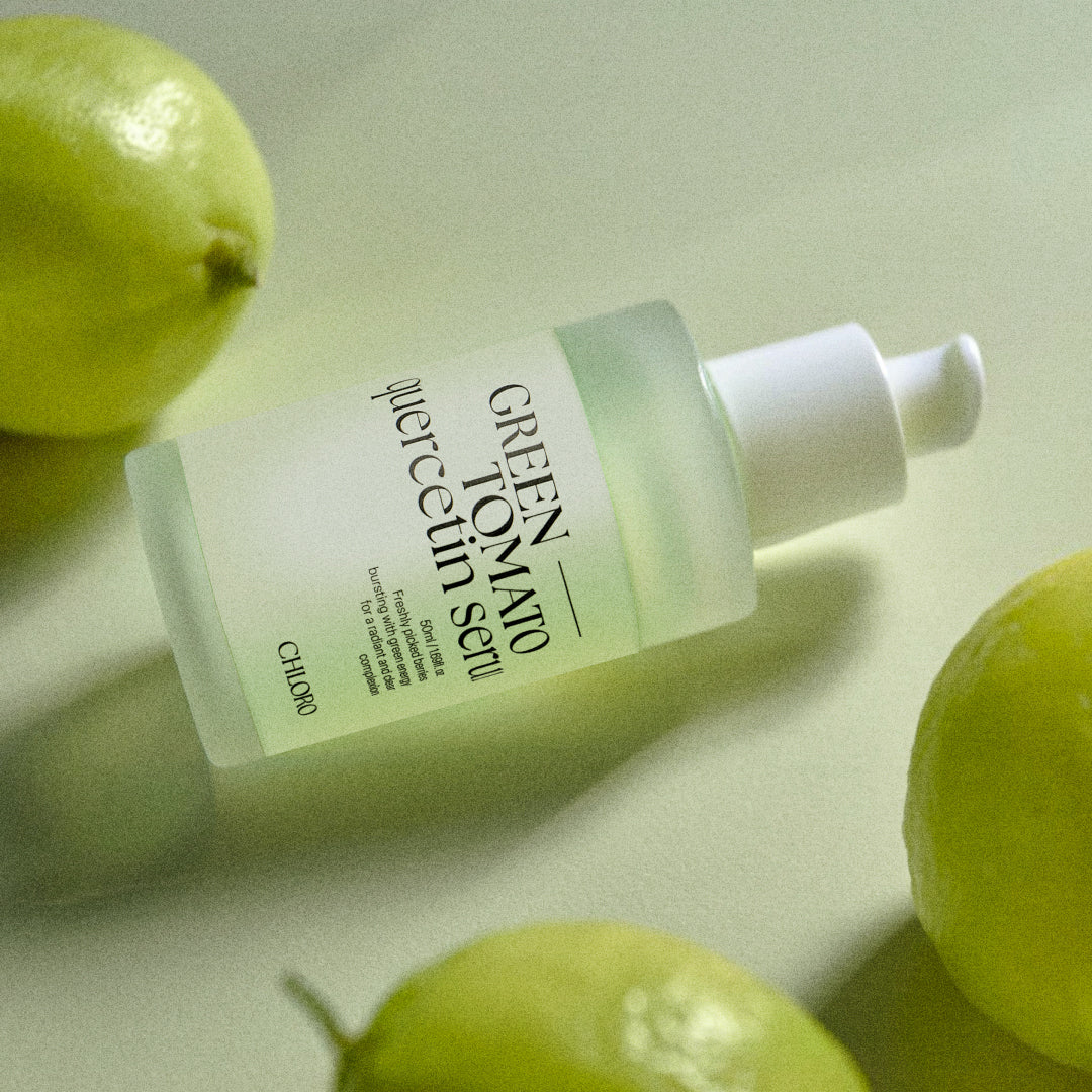 Close-up of Chloro Green Tomato Quercetin Serum texture – clear, fast-absorbing Korean serum packed with antioxidants. Beautifulsmile cosmetics UK