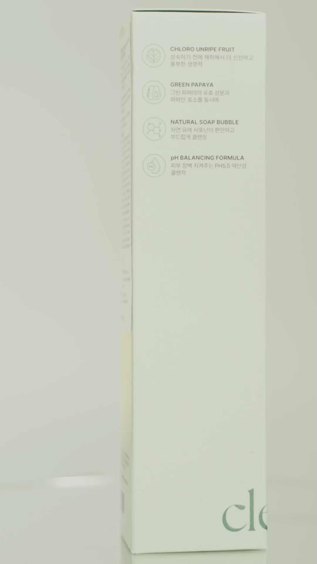 Close-up of Chloro Green Papaya Papain Gel Cleanser’s smooth gel texture, popular Korean skincare product in K-beauty. Beautifulsmile cosmetics UK